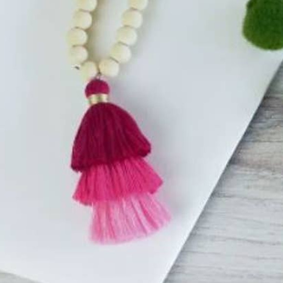 Fuschia Ombre Tassel Wood Bead Necklace - Picture 2 of 3